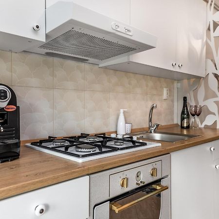 Dreamgarden Airport Apartment & Secure Parking & Airport Shuttle Iasi Exterior photo
