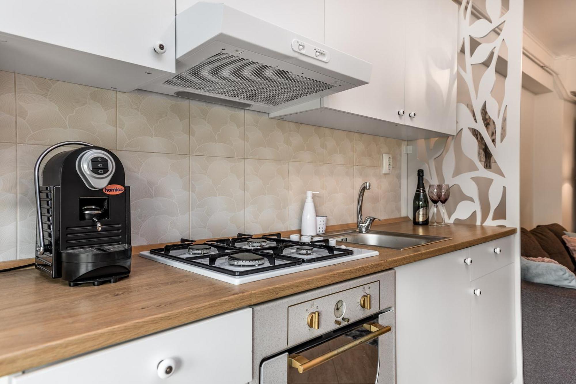 Dreamgarden Airport Apartment & Secure Parking & Airport Shuttle Iasi Exterior photo